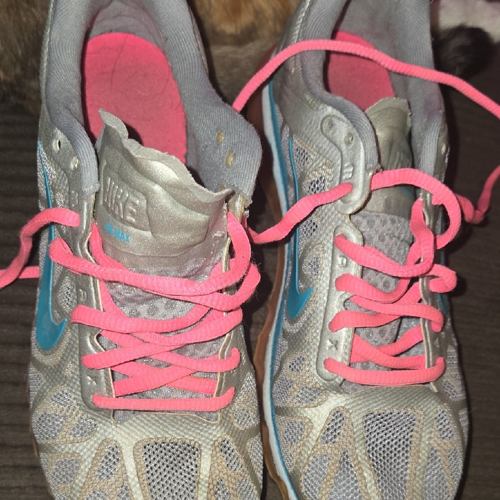 Nike Women's Gray and Pink Athletic Shoes